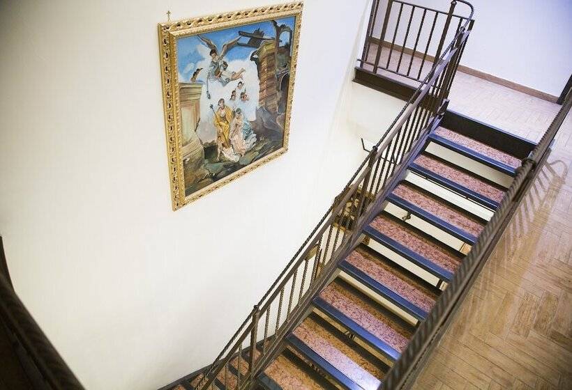 سوییت جونیور, Grand Hotel Europa & Restaurant