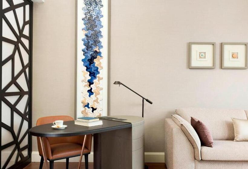 سوئیت کلاب, The Ritz Carlton, Istanbul At The Bosphorus