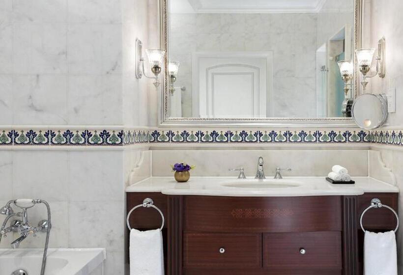 اتاق کلوب با چشم‌انداز, The Ritz Carlton, Istanbul At The Bosphorus
