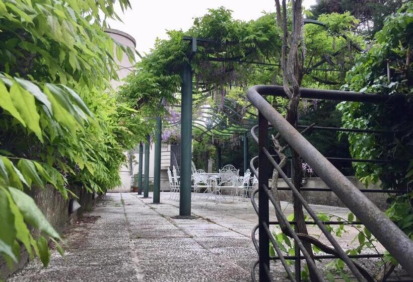 غرفة قياسية ثلاثية, B&b Villa Al Parco