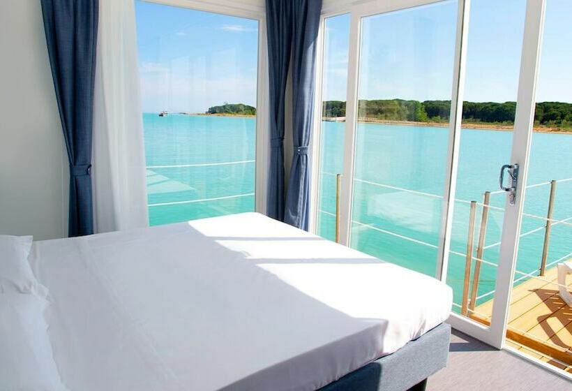 スタンダードバンガロー, Floating Resort