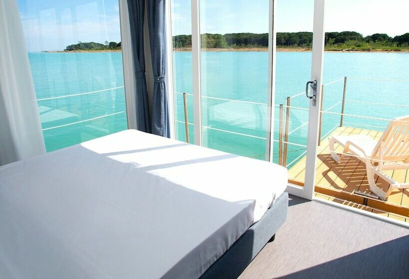 スタンダードバンガロー, Floating Resort