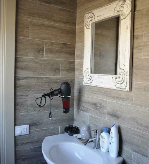 اتاق لوکس چهار تخته, B&b Albornoz