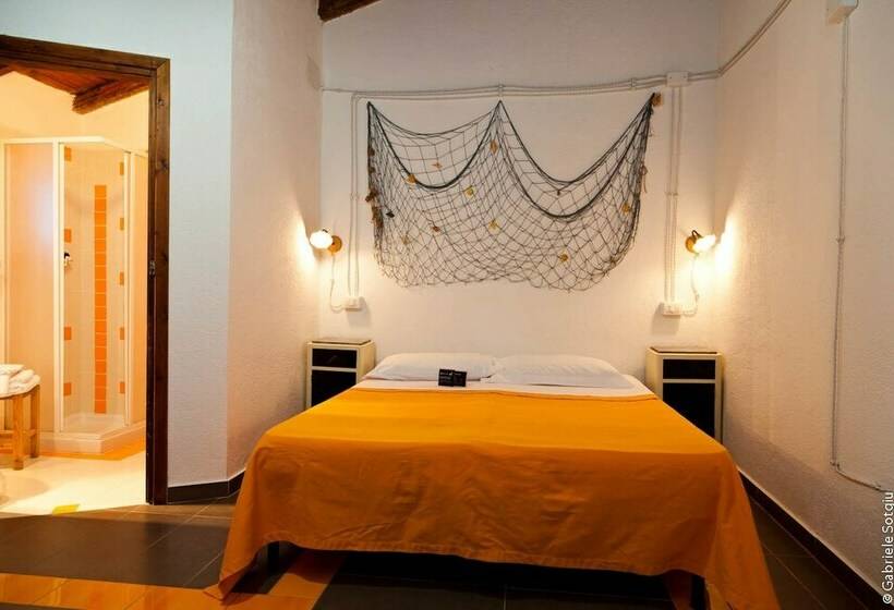 اتاق اکونومی, The Old Farm Asfodeli  Adults Only
