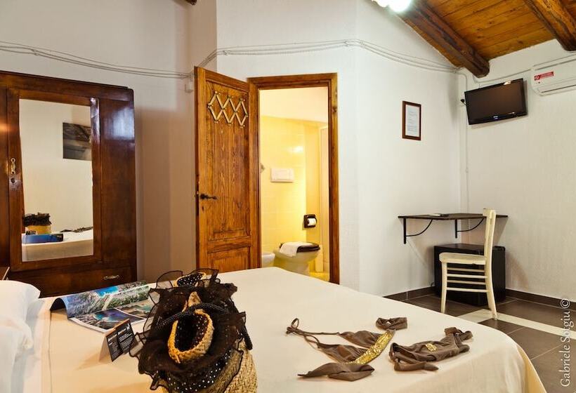 اتاق اکونومی, The Old Farm Asfodeli  Adults Only
