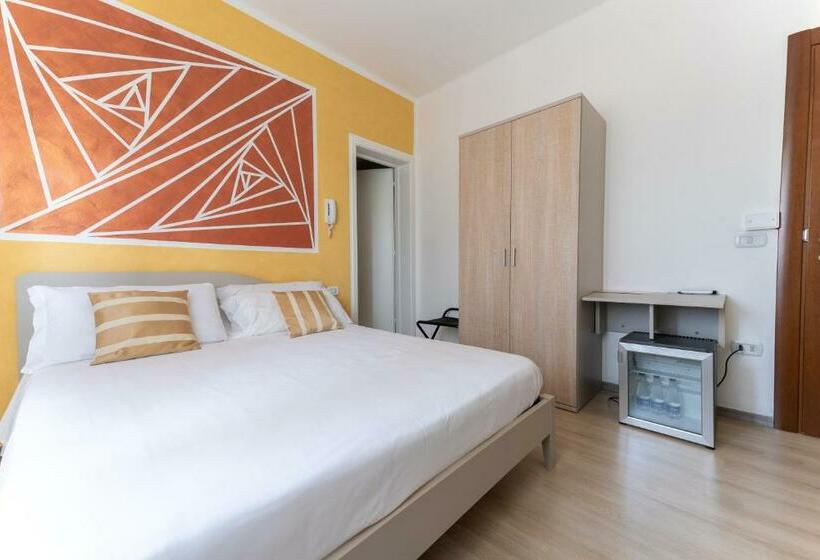 Quarto Triplo Estandar, Benaco Mavras
