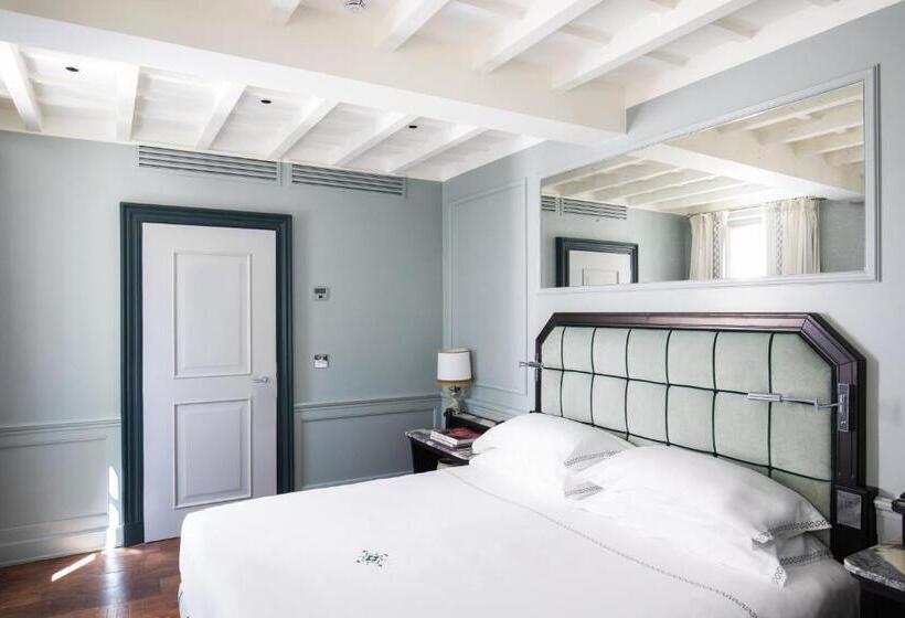 اتاق سوپریور, The Place Firenze