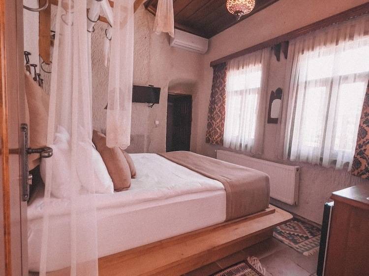 Номер Basic, Local Cave House