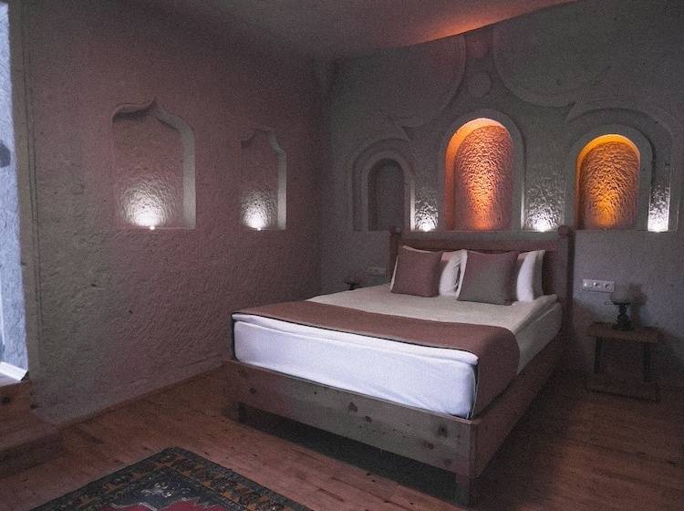 Семейный Номер, Local Cave House