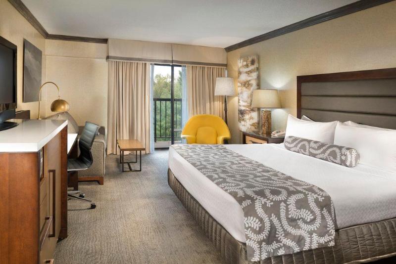 اتاق استاندارد با تخت بزرگ, Crowne Plaza Resort Asheville, An Ihg
