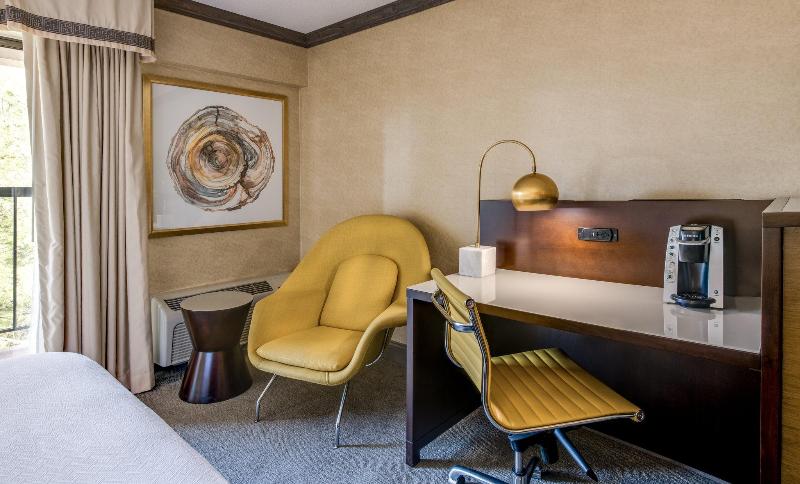 اتاق استاندارد با تخت بزرگ, Crowne Plaza Resort Asheville, An Ihg