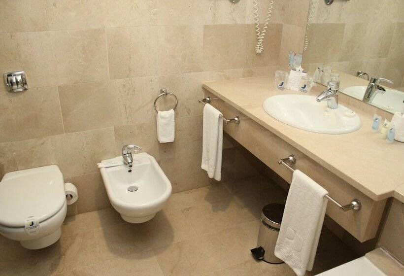 3 Bedroom Suite, Senator Águilas
