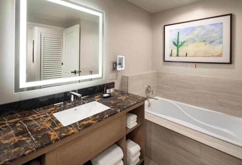 Номер Deluxe Вид на Бассейн, Sheraton Grand At Wild Horse Pass