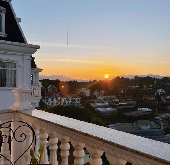 اتاق لوکس با چشم‌انداز شهر, New Life Hotel   Da Lat