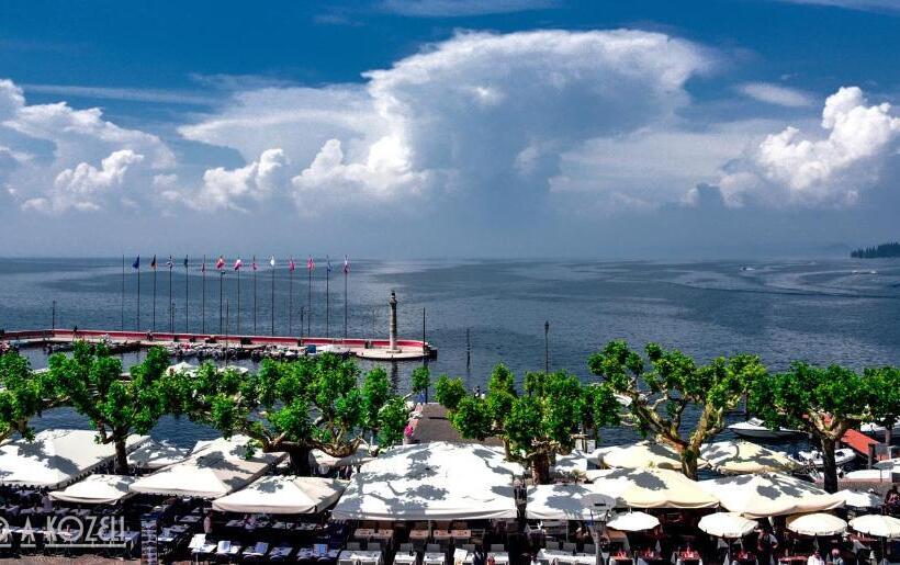 Номер Стандарт Вид на Озеро, Ristorante Miralago