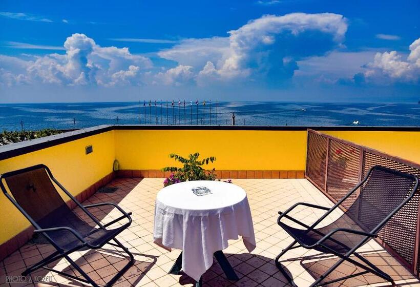 Номер Стандарт Вид на Озеро, Ristorante Miralago