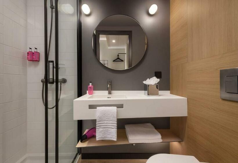 Номер Стандарт Вид на Реку, Moxy Lisboa Oriente