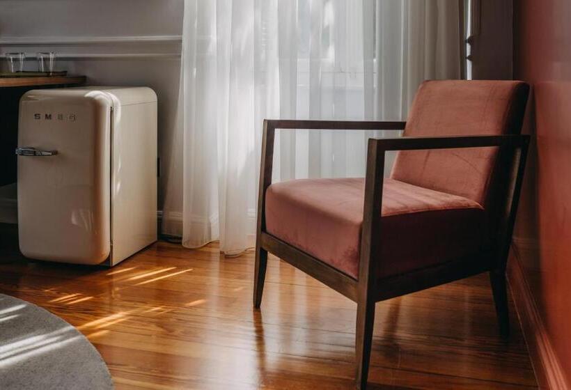 اتاق استاندارد با تخت بزرگ, The Bold Type Hotel, A Member Of Design Hotels