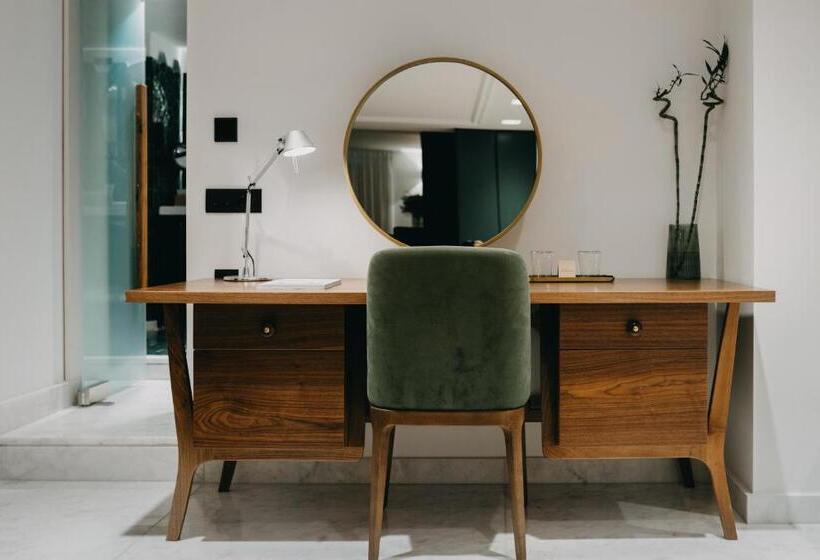 سوییت با چشم‌انداز باغ, The Bold Type Hotel, A Member Of Design Hotels