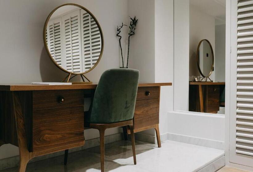 سوییت با چشم‌انداز باغ, The Bold Type Hotel, A Member Of Design Hotels