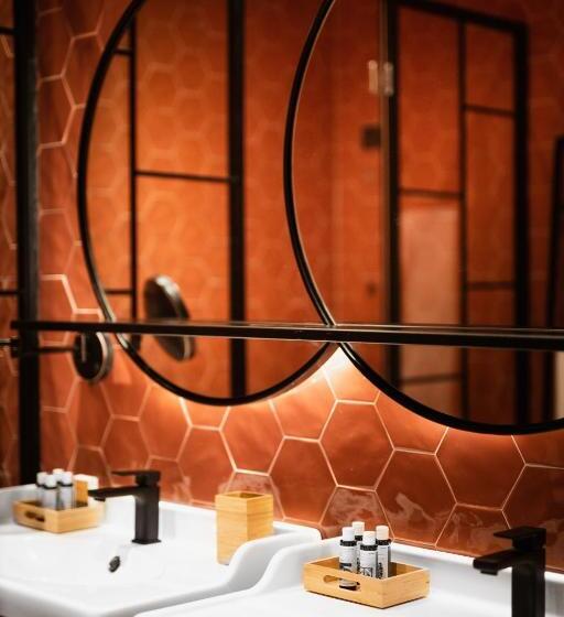 اتاق استاندارد با تخت بزرگ, The Bold Type Hotel, A Member Of Design Hotels