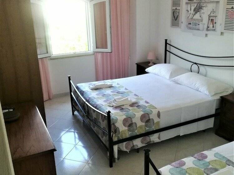 اتاق کلاسیک سه تخته, Casa Malo
