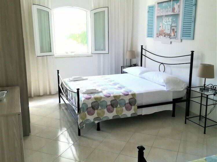 اتاق راحتی سه تخته, Casa Malo
