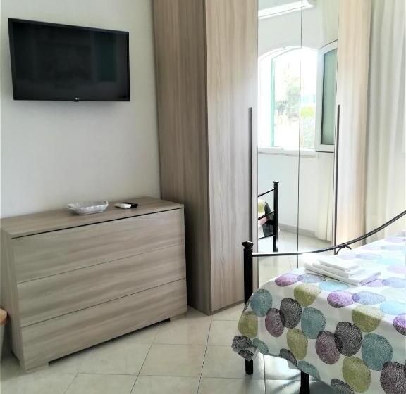 اتاق راحتی سه تخته, Casa Malo