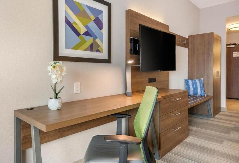 Номер Стандарт Кровать Кинг Адаптированный для Инвалидов, Holiday Inn Express & Suites   Moundsville, An Ihg