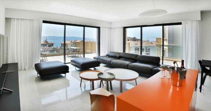 1 Bedroom Penthouse Apartment, Residenza Leca Colonna