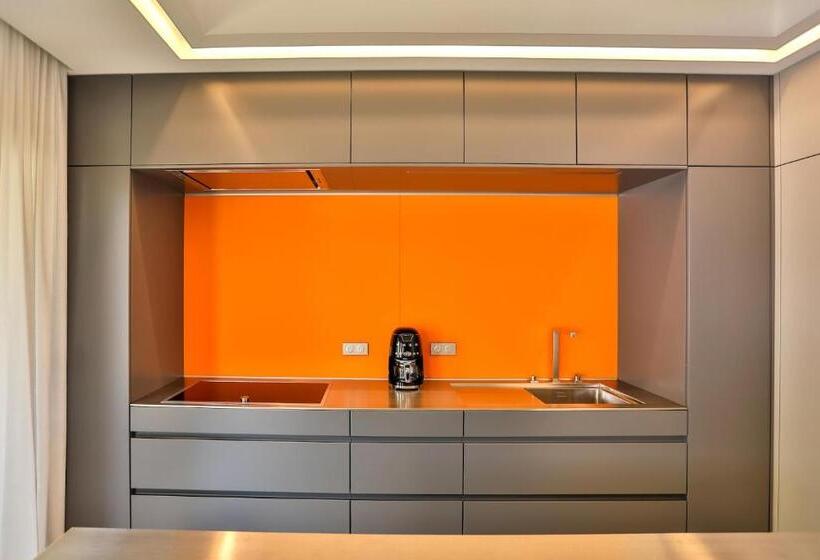 1 Bedroom Penthouse Apartment, Residenza Leca Colonna