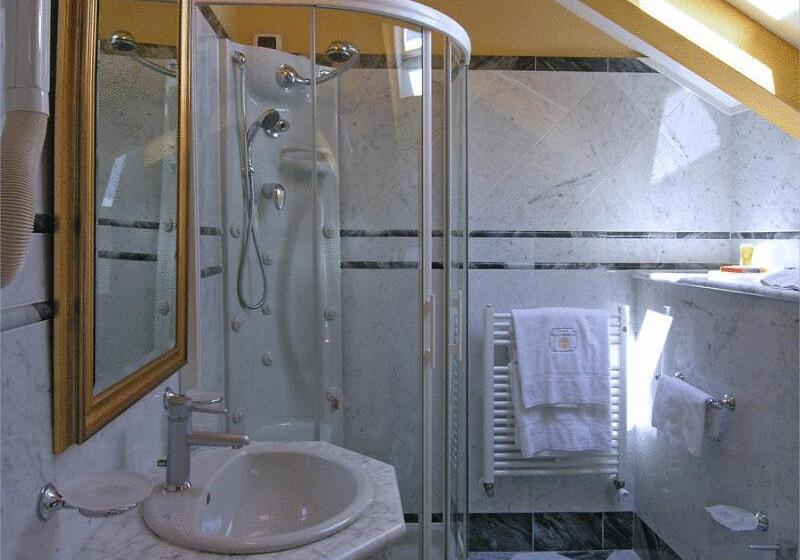 Suite with lake view, Cannobio