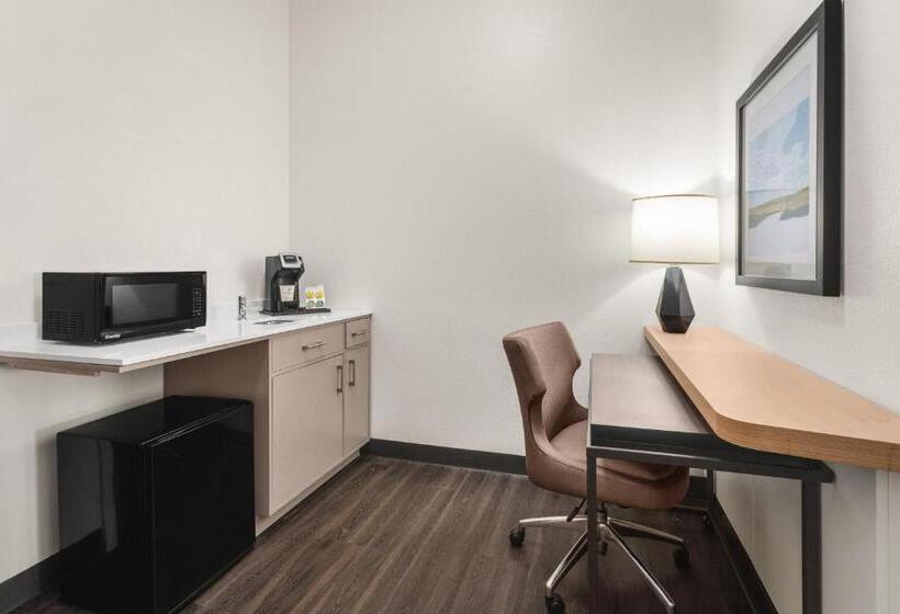 חדר סטנדרט עם מיטת קינג, Holiday Inn & Suites Bothell An Ihg