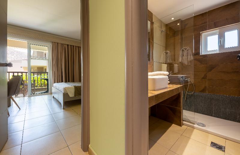 اتاق سوپریور با تخت بزرگ, Maldron Hotel Derry