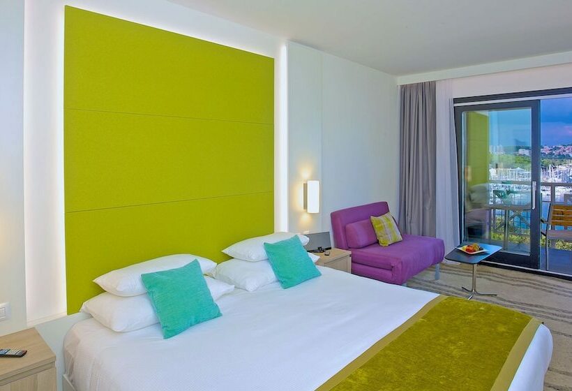 اتاق سوپریور با چشم‌انداز دریا, Park Plaza Histria Pula