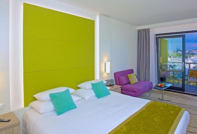 اتاق سوپریور با چشم‌انداز دریا, Park Plaza Histria Pula