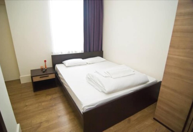 Quarto Estandar, The London Pembury