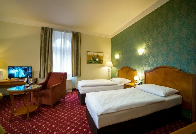 Quarto Triplo Estandar, St George   Czech Leading Hotels