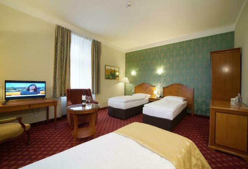 Quarto Quádruplo Estandar, St George   Czech Leading Hotels