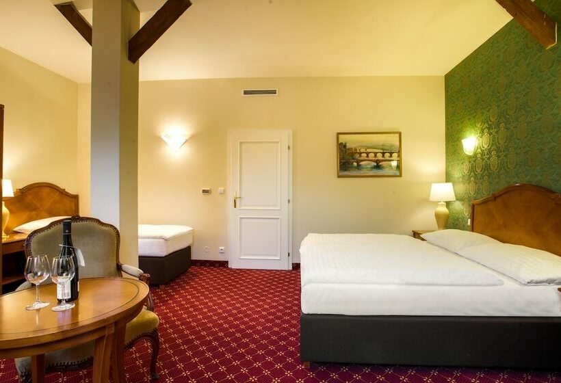 Quarto Quádruplo Estandar, St George   Czech Leading Hotels