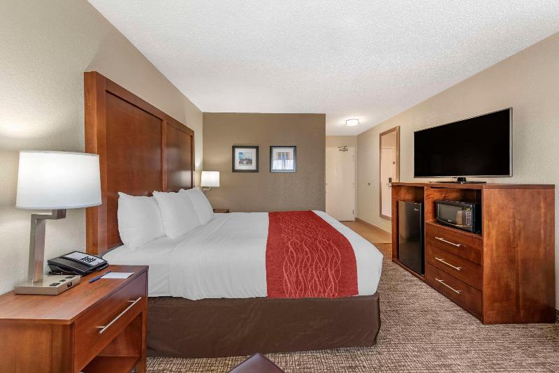 Club Room King Bed, Sun Peaks Grand Hotel & Conference Centre