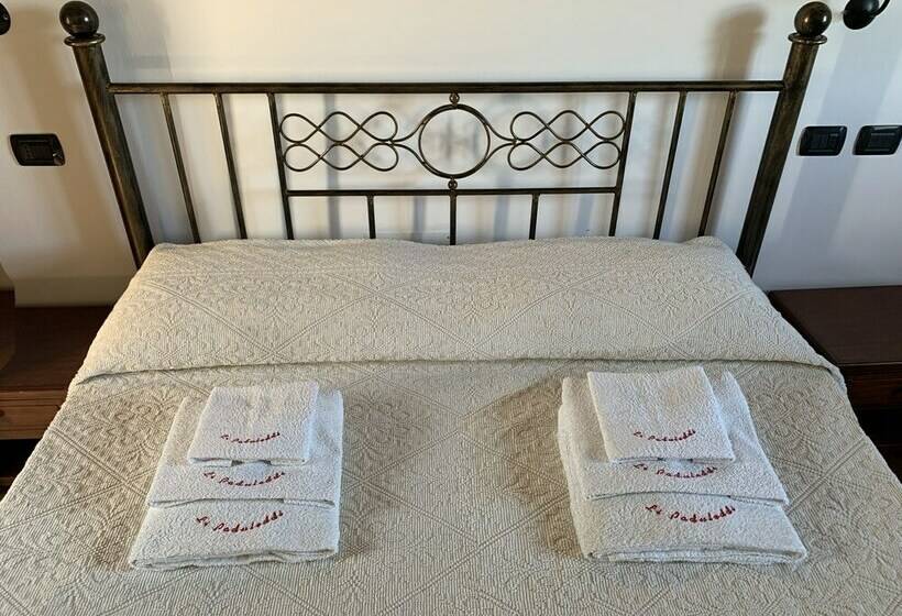 اتاق استاندارد سه نفره, Li Paduleddi Country Guest House