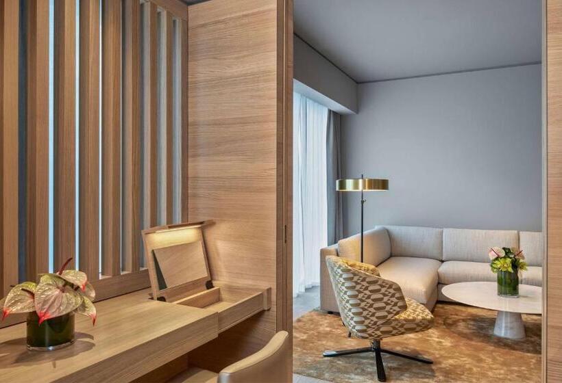 سوییت, Hyatt Regency Zurich Airport Circle