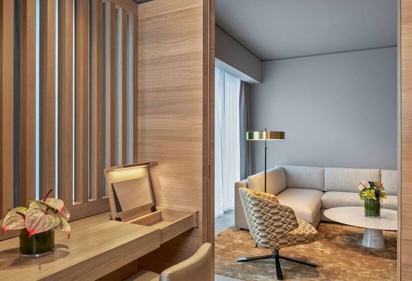 سوییت, Hyatt Regency Zurich Airport Circle