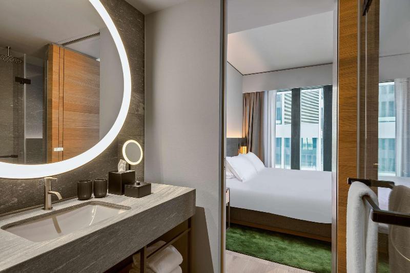 اتاق لوکس با تخت بزرگ, Hyatt Regency Zurich Airport Circle