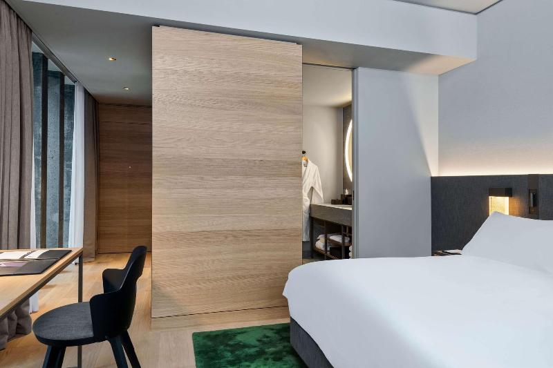 Club Room King Bed, Hyatt Regency Zurich Airport Circle