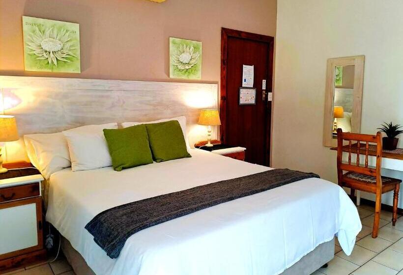 Номер Стандарт Вид на Бассейн, Old Mill Guest House