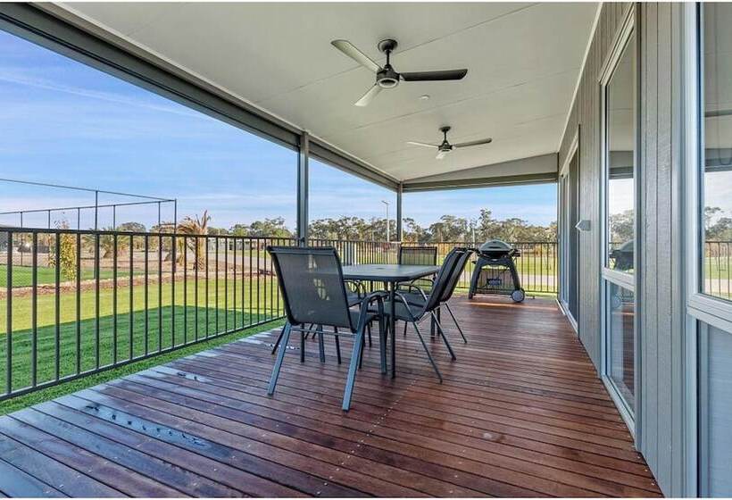 Вилла Deluxe 3 Спальни, Discovery Parks   Moama Waters