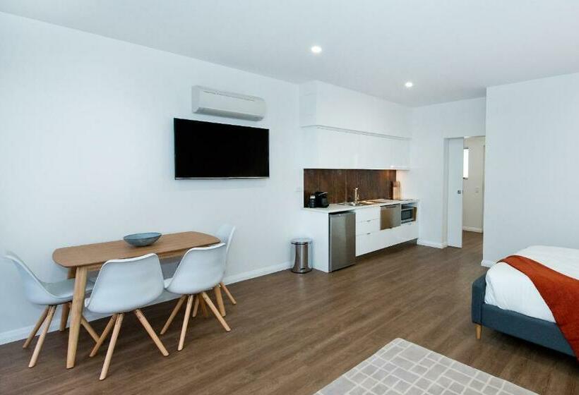 스탠다드 스튜디오, Loxton Courthouse Apartments