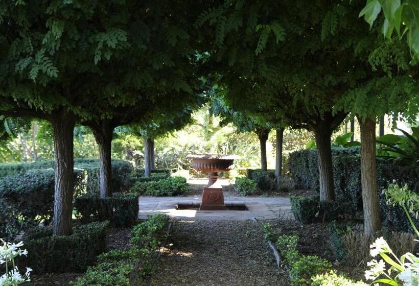 스위트 킹사이즈 침대, Belvoir Pavilions Near Berry